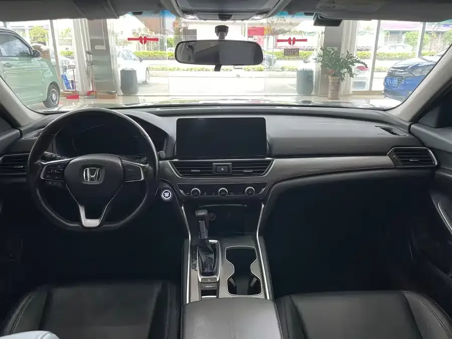 Honda Accord Accord 2022 260TURBO Deluxe Edition 2022 — миниатюра 2
