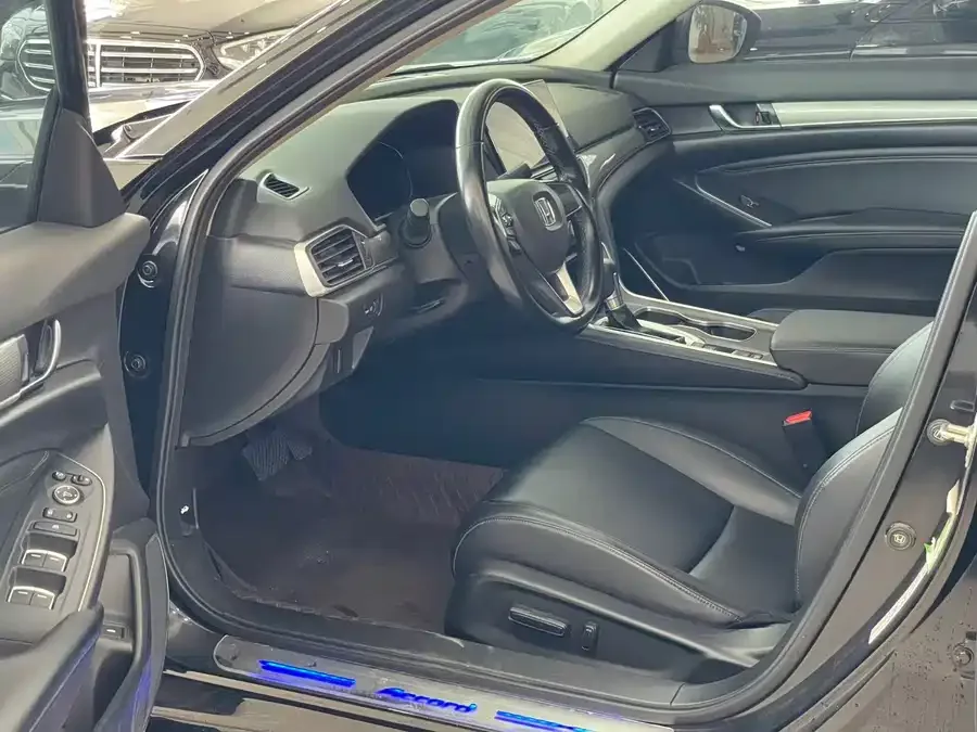 Honda Accord Accord 2022 260TURBO Deluxe Edition 2022 — миниатюра 3
