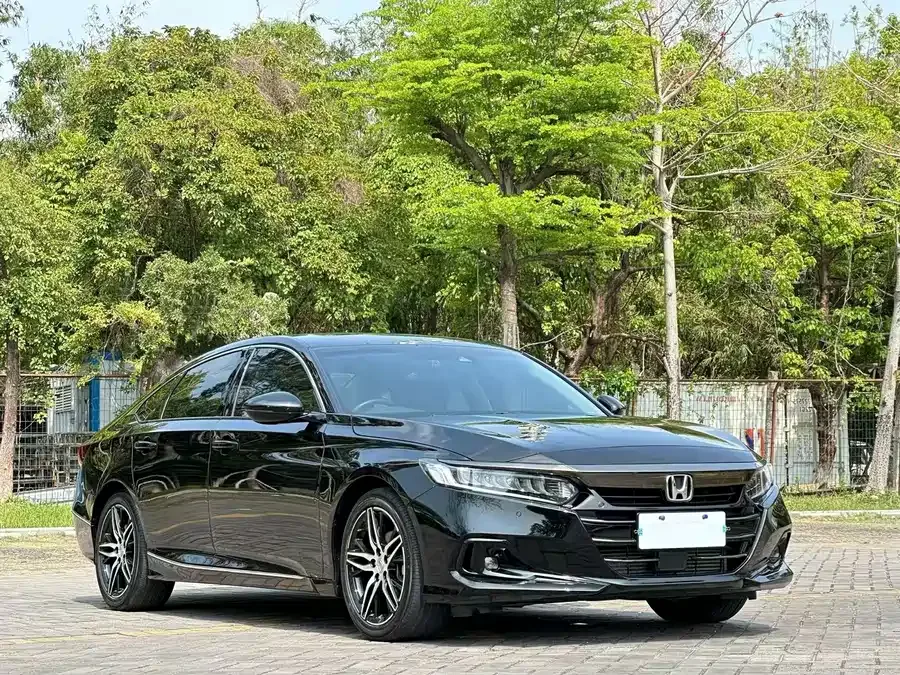 Honda Accord 2022 Accord 260TURBO Fantasy Night Premium Edition 2023 — миниатюра 3