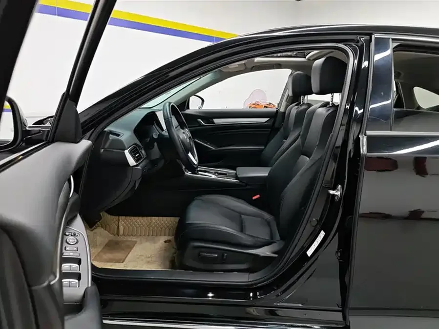 Honda Accord Accord 2022 260TURBO Deluxe Edition 2023 — миниатюра 3