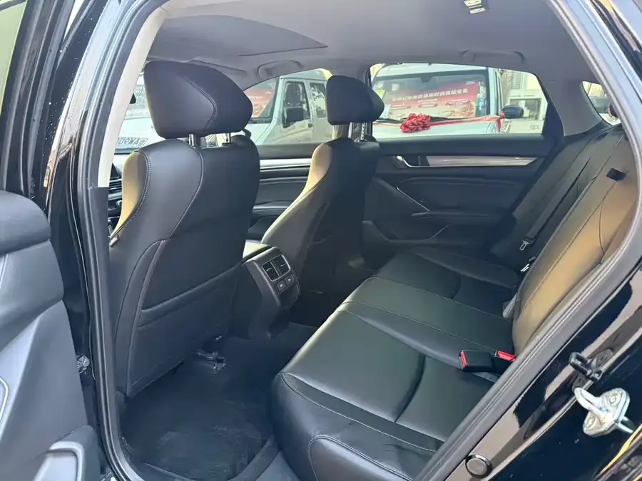 Honda Accord Accord 2022 260TURBO Deluxe Edition 2022 — миниатюра 2