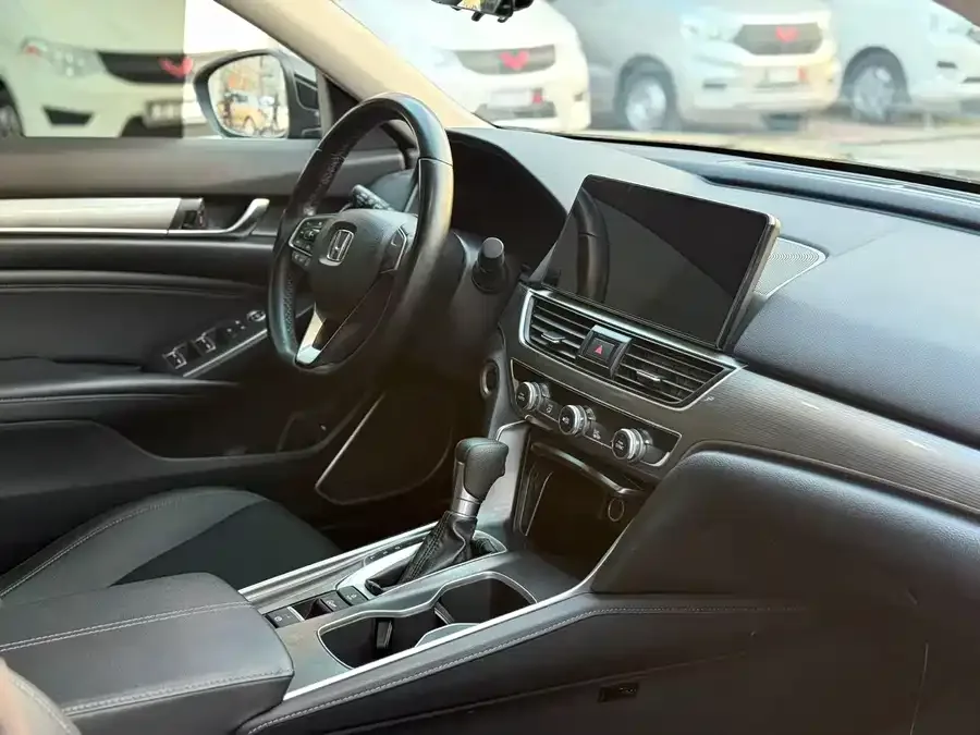 Honda Accord Accord 2022 260TURBO Deluxe Edition 2022 — миниатюра 4