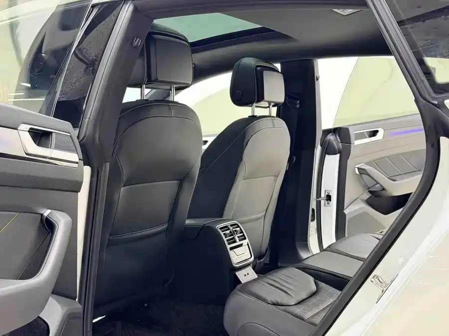 Volkswagen FAW- CC FAW-Volkswagen CC 2023 330TSI Dazzling Edition 2024 — миниатюра 4