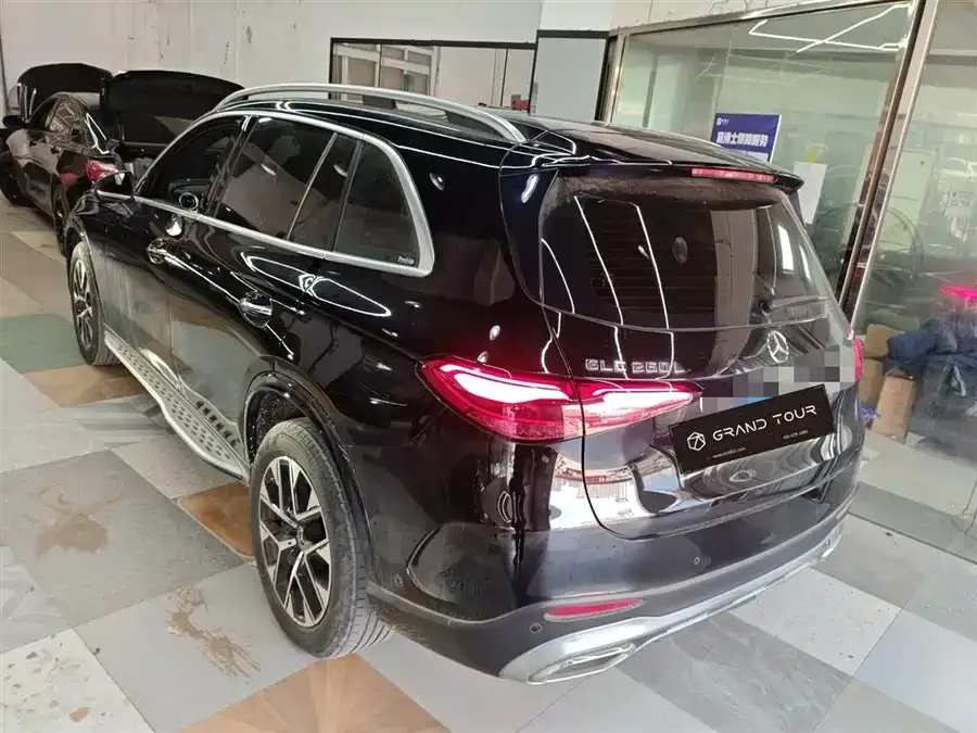 Mercedes-Benz GLC-Class Mercedes-Benz GLC 2023 GLC 260 L 4MATIC luxury 5-seater 2023 — миниатюра 3