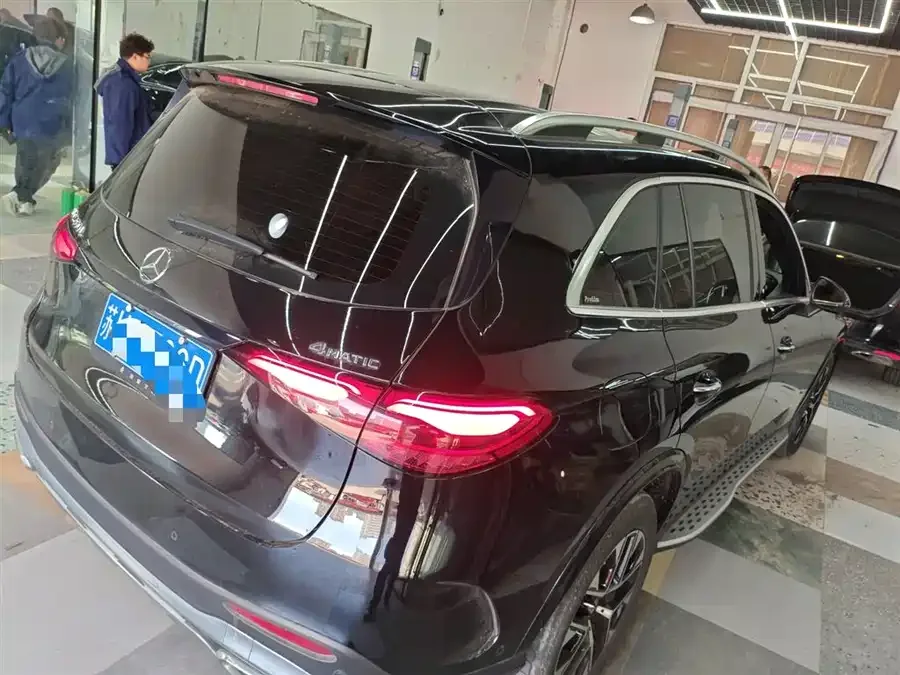 Mercedes-Benz GLC-Class Mercedes-Benz GLC 2023 GLC 260 L 4MATIC luxury 5-seater 2023 — миниатюра 4