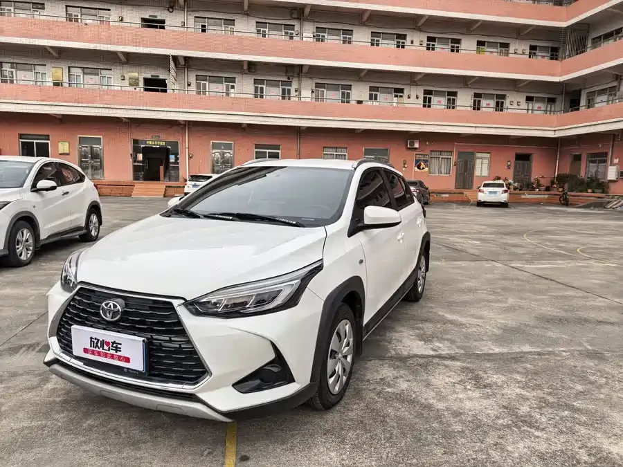 Toyota YARiS L YARiS L 2022 YARiS X 1.5L CVT Leading PLUS Edition 2023 — фото 1, купить с доставкой в Москву