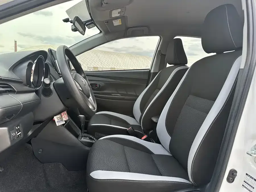 Toyota YARiS L YARiS L 2022 1.5L CVT Leading PLUS Edition 2022 — миниатюра 4