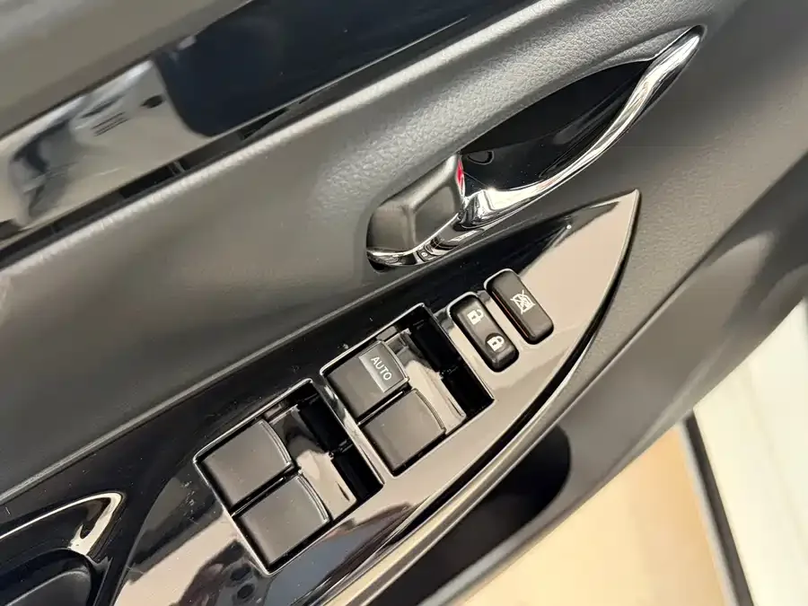 Toyota YARiS L YARiS L 2022 YARiS X 1.5L CVT Luxury PLUS Edition 2023 — миниатюра 5