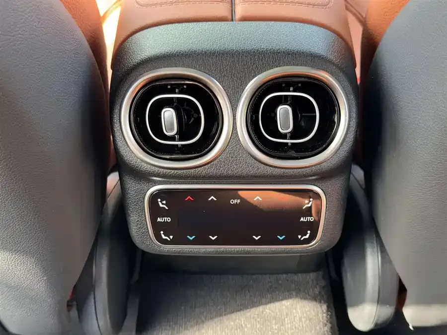 Mercedes-Benz GLC-Class Mercedes-Benz GLC 2024 GLC 260 L 4MATIC dynamic 5-seater 2025 — миниатюра 5