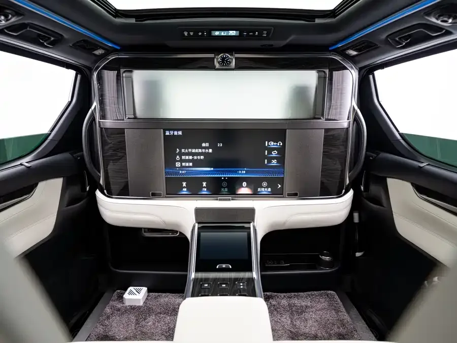 Lexus LM 2020 300h Four-seat Royal Edition 2022 — миниатюра 4