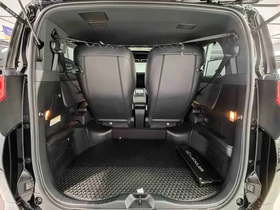 Lexus LM 2020 300h Four-seat Royal Edition 2022 — миниатюра 3