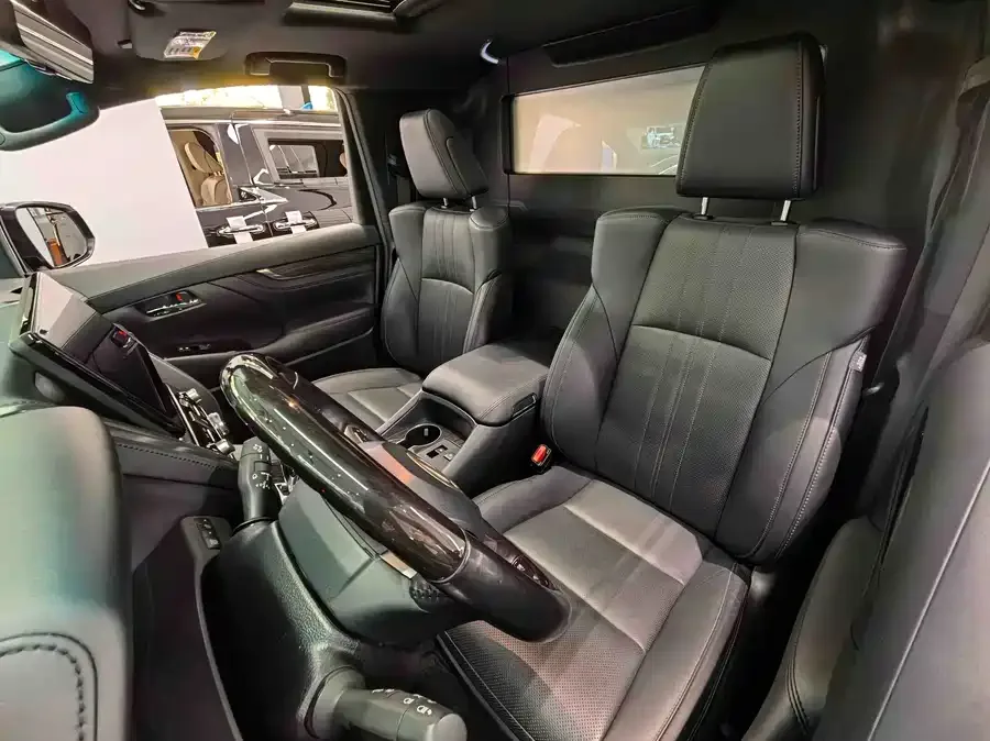 Lexus LM 2020 300h Four-seat Royal Edition 2022 — миниатюра 5