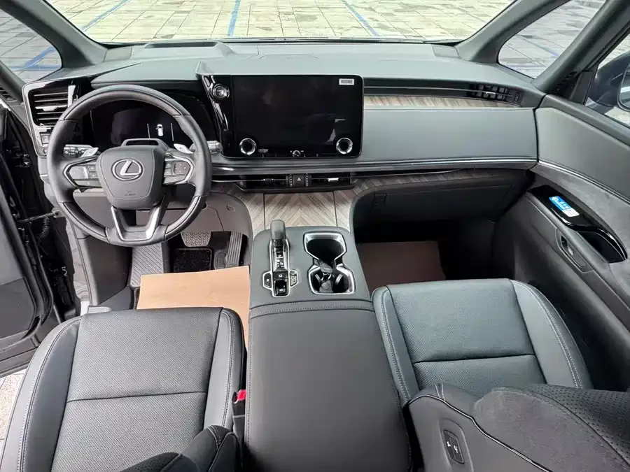 Lexus LM 500h 6-seat Premium Edition (2025) 2025 — миниатюра 3
