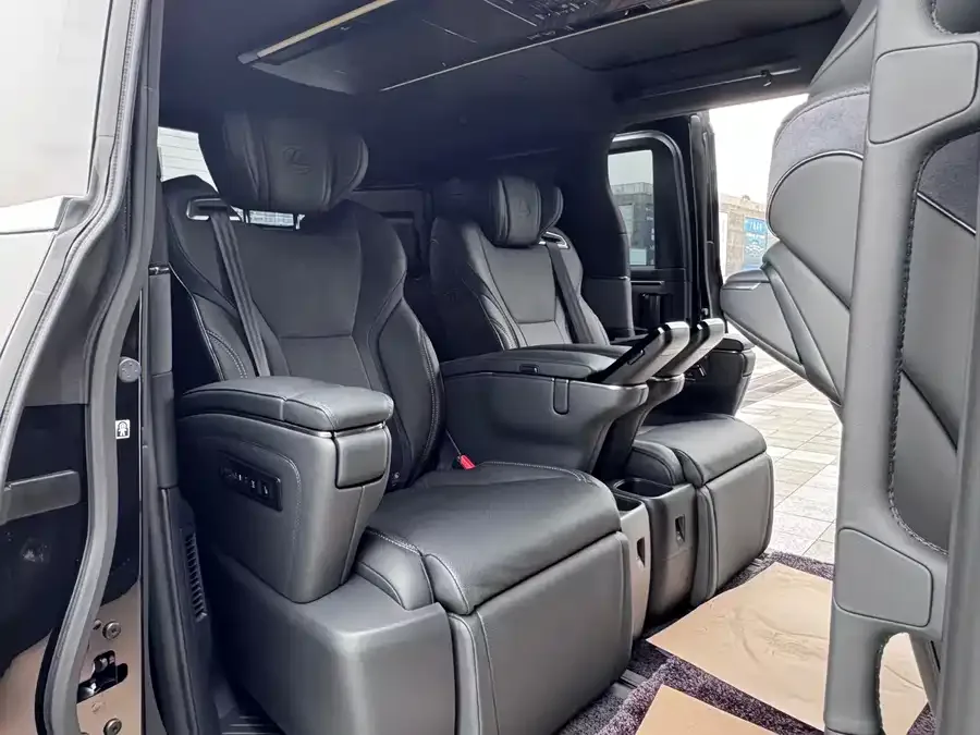 Lexus LM 500h 6-seat Premium Edition (2025) 2025 — миниатюра 5