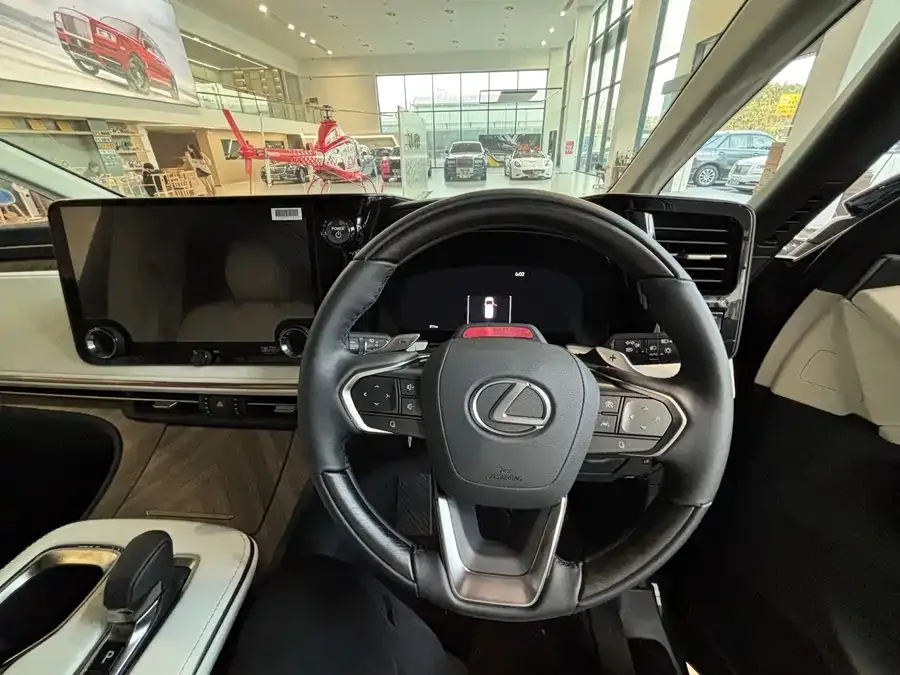 Lexus LM 500h 6-seat Premium Edition (2025) 2025 — миниатюра 5