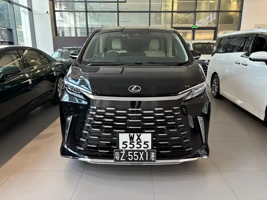 Lexus LM 2025