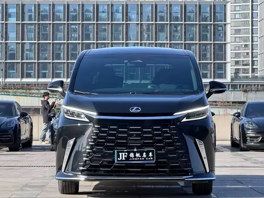 Lexus LM 2024