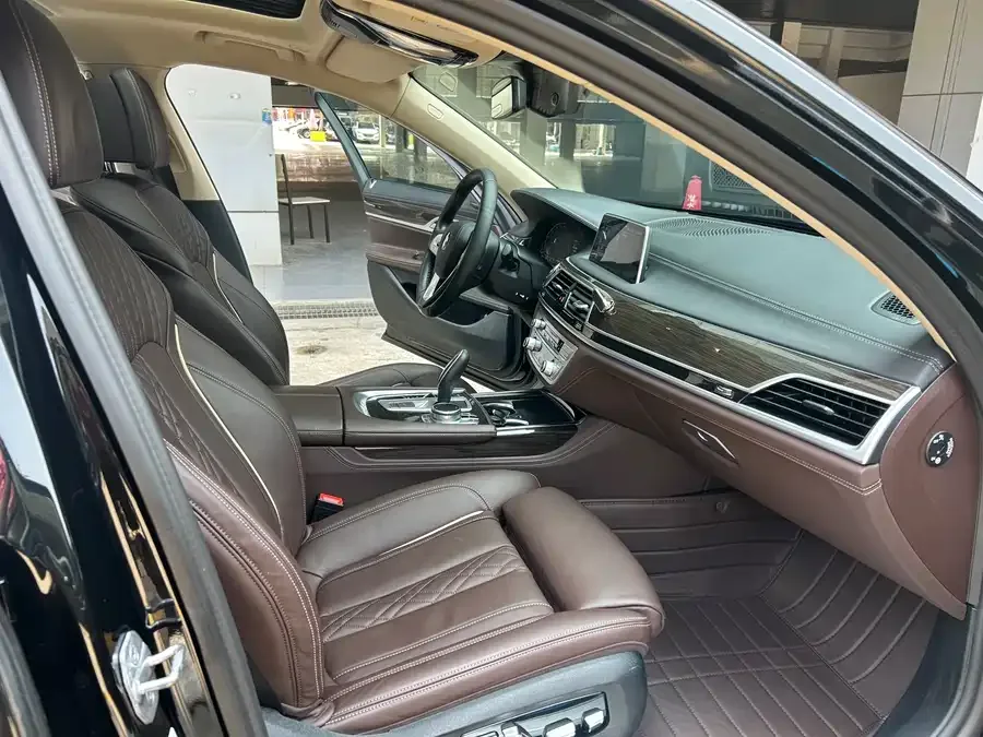 BMW 7 Series BMW 7 Series 2021 730Li Luxury Package 2022 — миниатюра 3