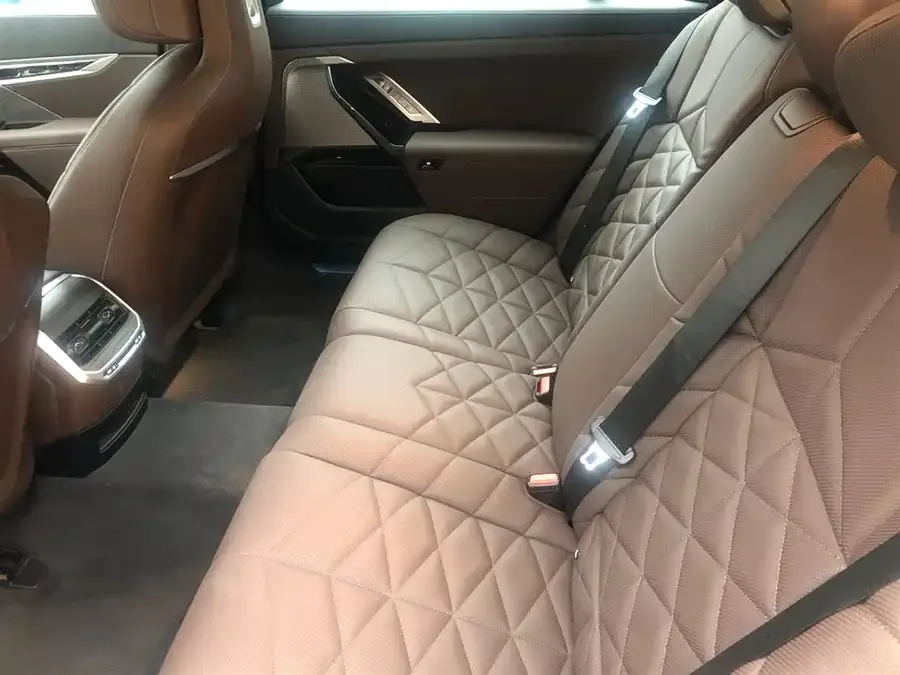 BMW 7 Series BMW 7 Series 2023 735Li M Sport Package 2025 — миниатюра 3