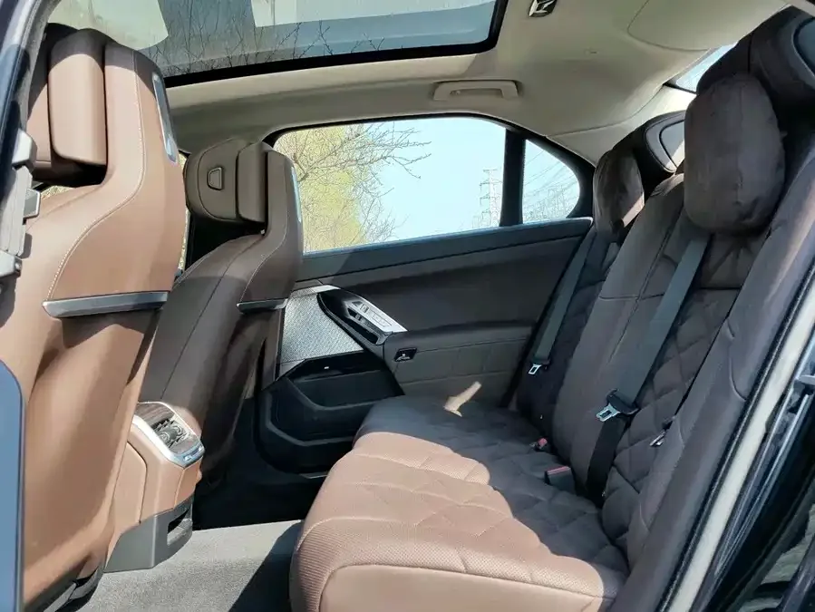 BMW 7 Series BMW 7 Series 2023 735Li Luxury Package 2025 — миниатюра 3