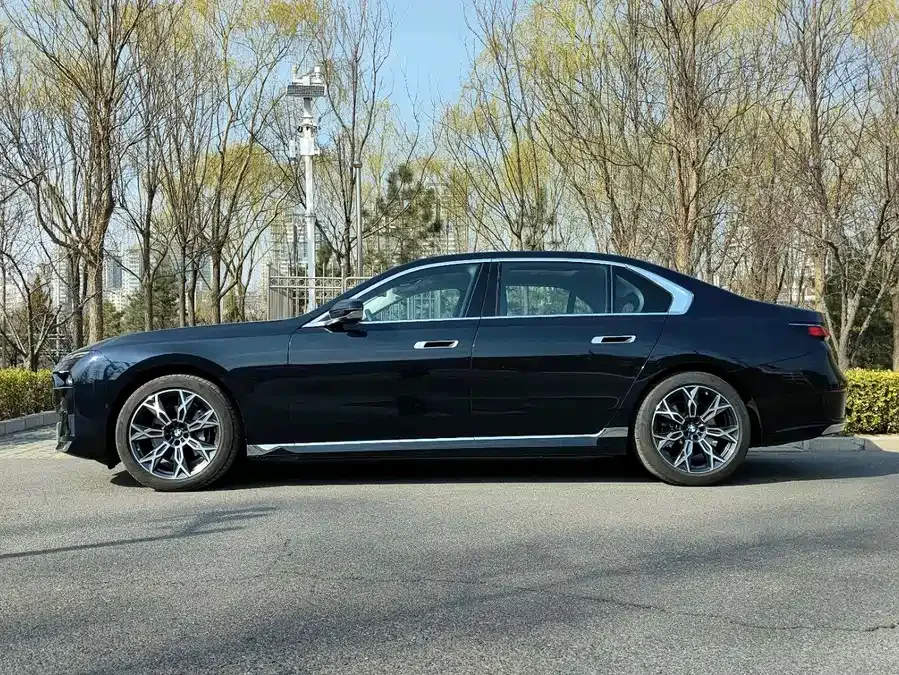BMW 7 Series BMW 7 Series 2023 735Li Luxury Package 2025 — миниатюра 4