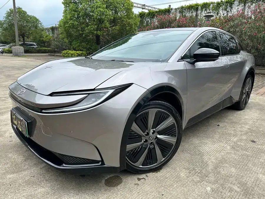 Toyota bZ 5 2025 550 PRO 2025 — фото 1, купить с доставкой в Москву