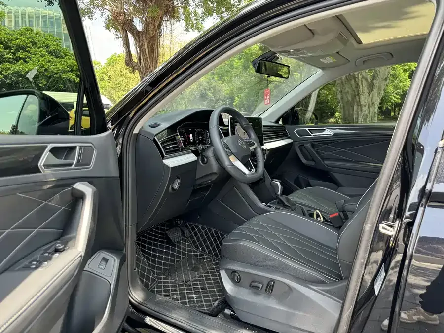 Volkswagen Tiguan L Tiguan L 2024 300TSI Automatic 2WD Smart Edition 2025 — миниатюра 4