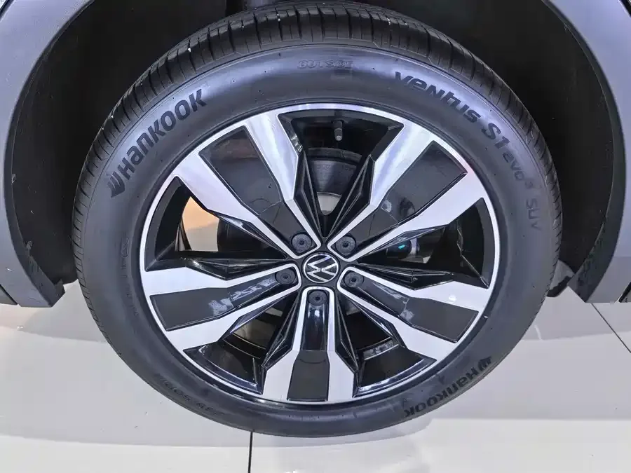 Volkswagen Tiguan L Tiguan L 2022 330TSI Automatic 2WD R-Line Enjoy Edition 2022 — миниатюра 4
