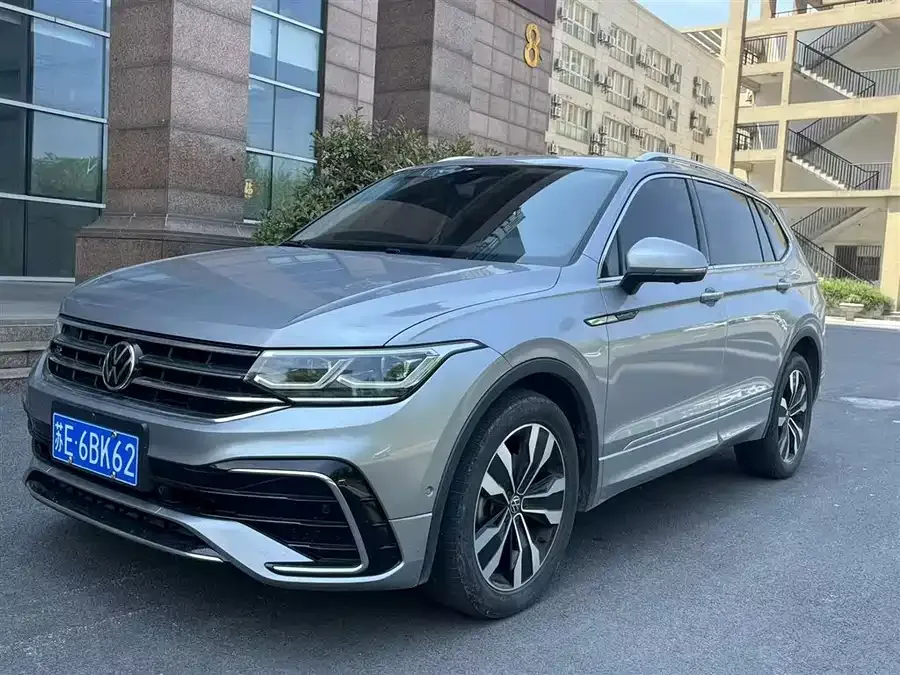 Volkswagen Tiguan L Tiguan L 2022 330TSI Automatic 2WD R-Line Flagship Edition 2022 — фото 1, купить с доставкой в Москву
