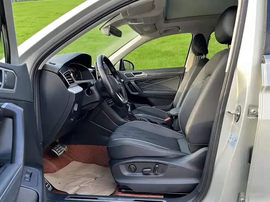 Volkswagen Tiguan L Tiguan L 2022 330TSI Automatic 2WD R-Line Enjoy Edition 2022 — миниатюра 4