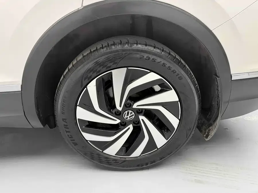 Volkswagen Tiguan L Tiguan L 2022 330TSI Automatic 2WD Smart Edition 2022 — миниатюра 4