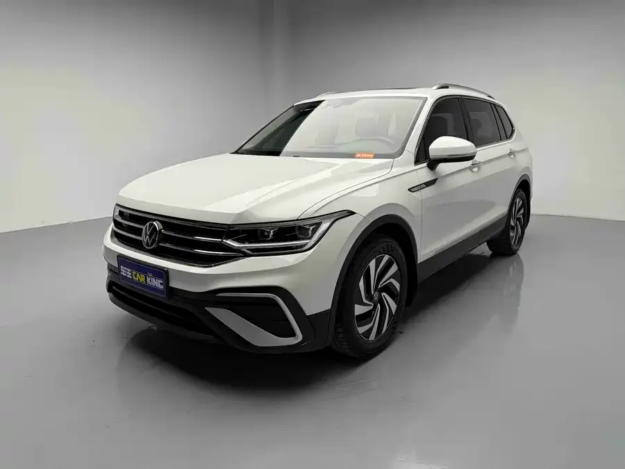 Volkswagen Tiguan L Tiguan L 2022 330TSI Automatic 2WD Smart Edition 2022 — фото 1, купить с доставкой в Москву