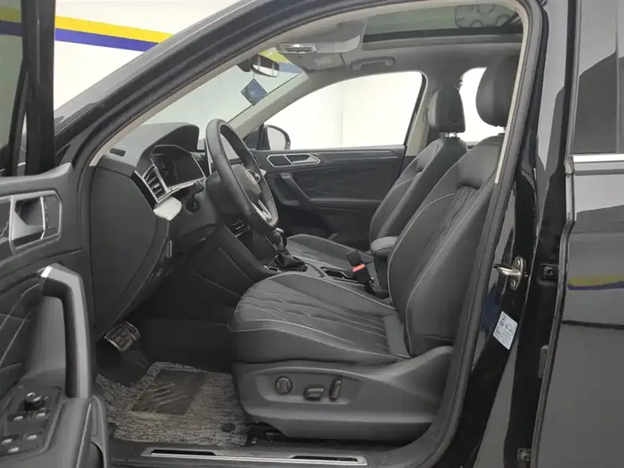 Volkswagen Tiguan L Tiguan L 2022 330TSI Automatic 2WD R-Line Enjoy Edition 2022 — миниатюра 3