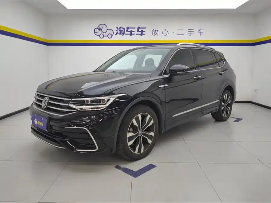 Volkswagen Tiguan L Tiguan L 2022 330TSI Automatic 2WD R-Line Enjoy Edition 2022 — фото 1, купить с доставкой в Москву