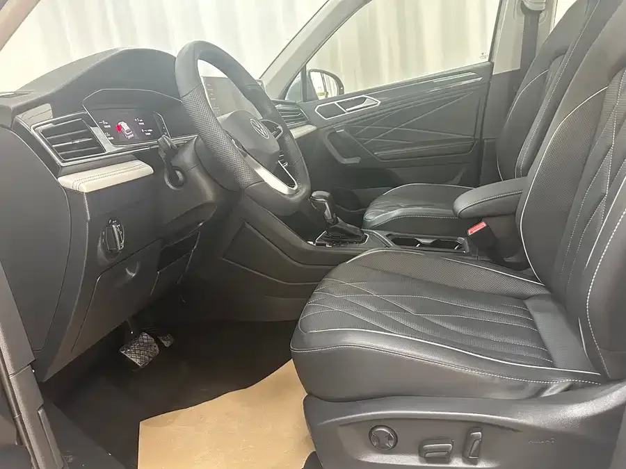 Volkswagen Tiguan L Tiguan L 2023 280TSI Automatic 2WD Trendy Limited Edition 2023 — миниатюра 4