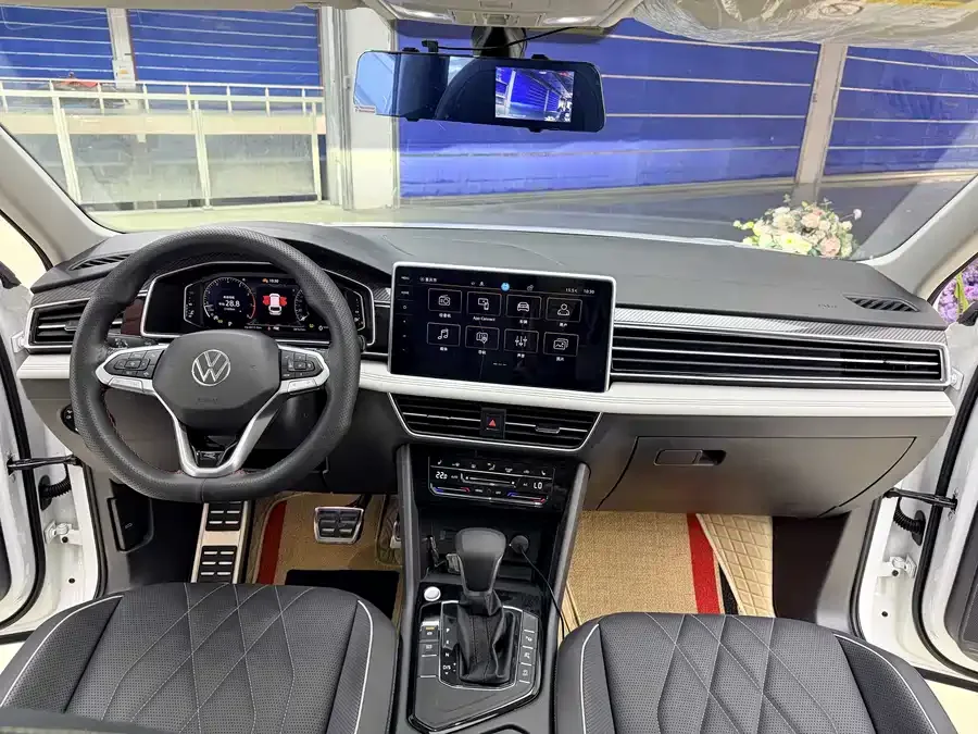Volkswagen Tiguan L Tiguan L 2024 300TSI Automatic 2WD Smart Edition 2024 — миниатюра 4