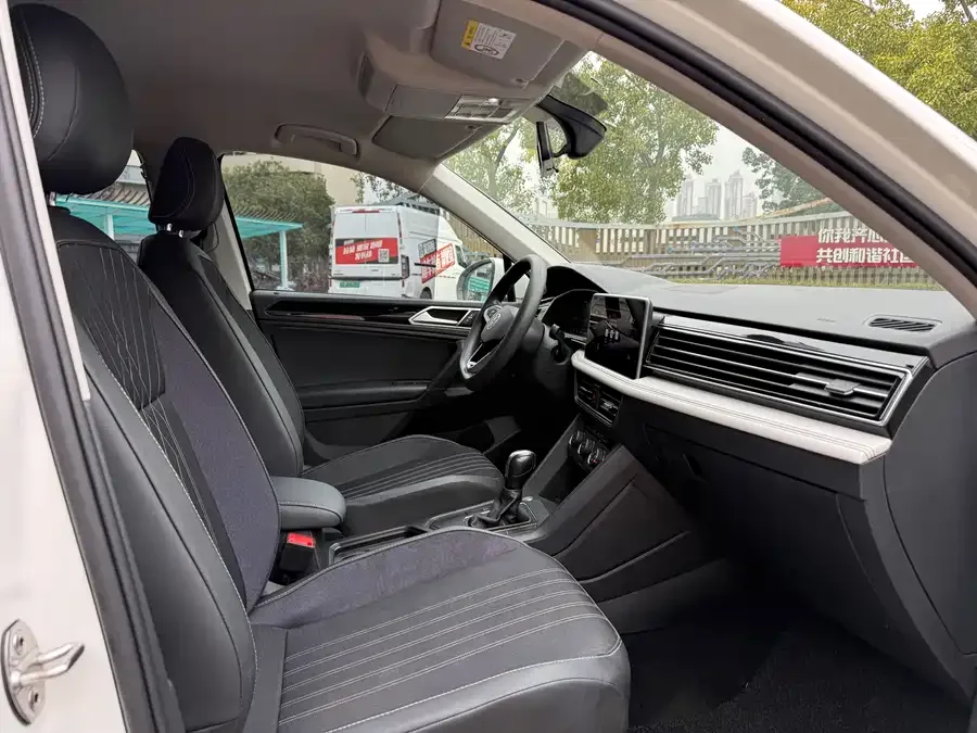 Volkswagen Tiguan L Tiguan L 2022 330TSI Automatic 2WD Comfort Edition 2022 — миниатюра 3