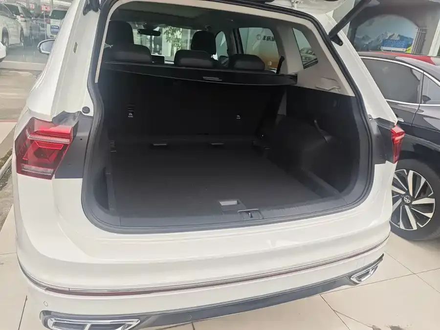 Volkswagen Tiguan L Tiguan L 2023 330TSI Automatic 2WD R-Line Enjoy Edition 2023 — миниатюра 2