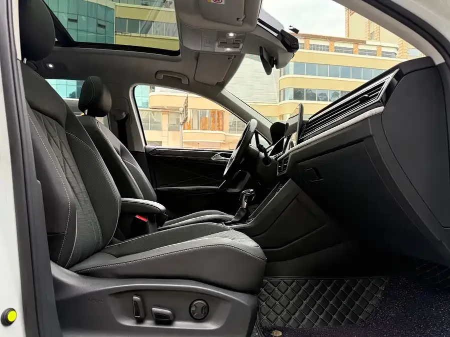 Volkswagen Tiguan L Tiguan L 2023 330TSI Automatic 2WD R-Line Enjoy Edition 2023 — миниатюра 2