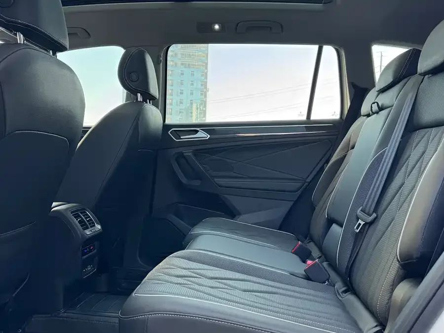 Volkswagen Tiguan L Tiguan L 2022 330TSI Automatic 2WD Smart Edition 2023 — миниатюра 5