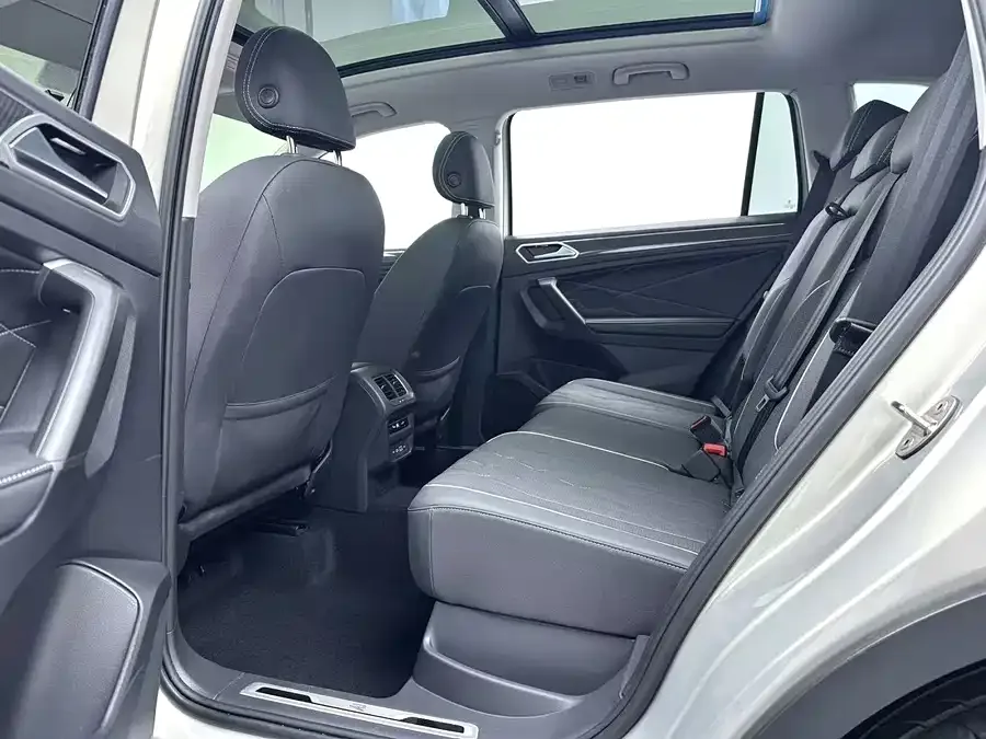 Volkswagen Tiguan L Tiguan L 2023 330TSI Automatic 2WD R-Line Enjoy Edition 2023 — миниатюра 2