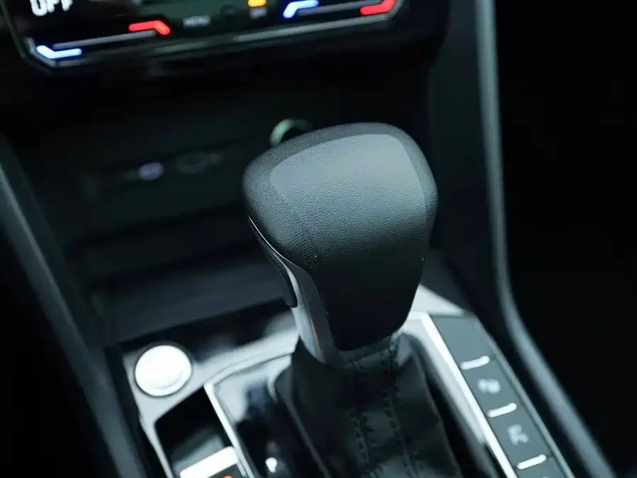 Volkswagen Tiguan L Tiguan L 2023 facelift 380TSI automatic four-wheel drive R-Line flagship version 7 seats 2024 — миниатюра 3