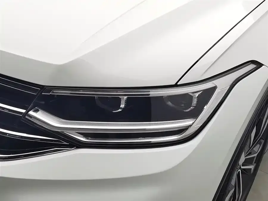 Volkswagen Tiguan L Tiguan L 2023 330TSI Automatic 2WD R-Line Enjoy Edition 2022 — миниатюра 4