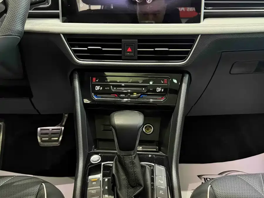 Volkswagen Tiguan L Tiguan L 2022 330TSI Automatic 2WD R-Line Enjoy Edition 2022 — миниатюра 4