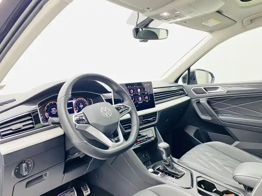 Volkswagen Tiguan L Tiguan L 2022 330TSI Automatic 2WD R-Line Enjoy Edition 2022 — миниатюра 4