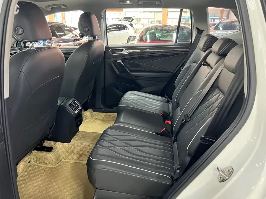 Volkswagen Tiguan L Tiguan L 2022 330TSI Automatic 2WD R-Line Enjoy Edition 2022 — миниатюра 2