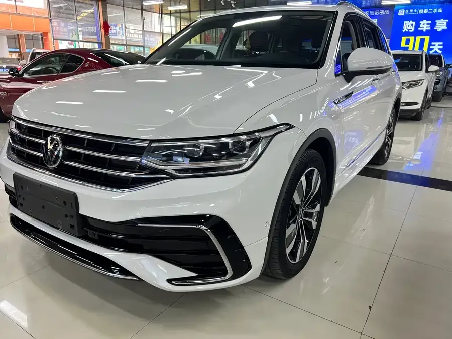 Volkswagen Tiguan L Tiguan L 2022 330TSI Automatic 2WD R-Line Enjoy Edition 2022 — фото 1, купить с доставкой в Москву