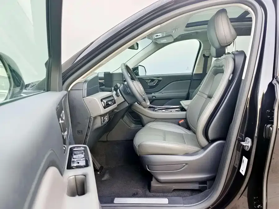 Lincoln Aviator Aviator 2024 3.0T V6 4WD Elegant Edition 6 Seaters 2025 — миниатюра 3
