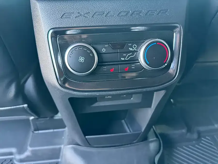 Ford Explorer Explorer 2024 2.3T EcoBoost Kunlun Peak Edition 7 Seaters 2024 — миниатюра 5