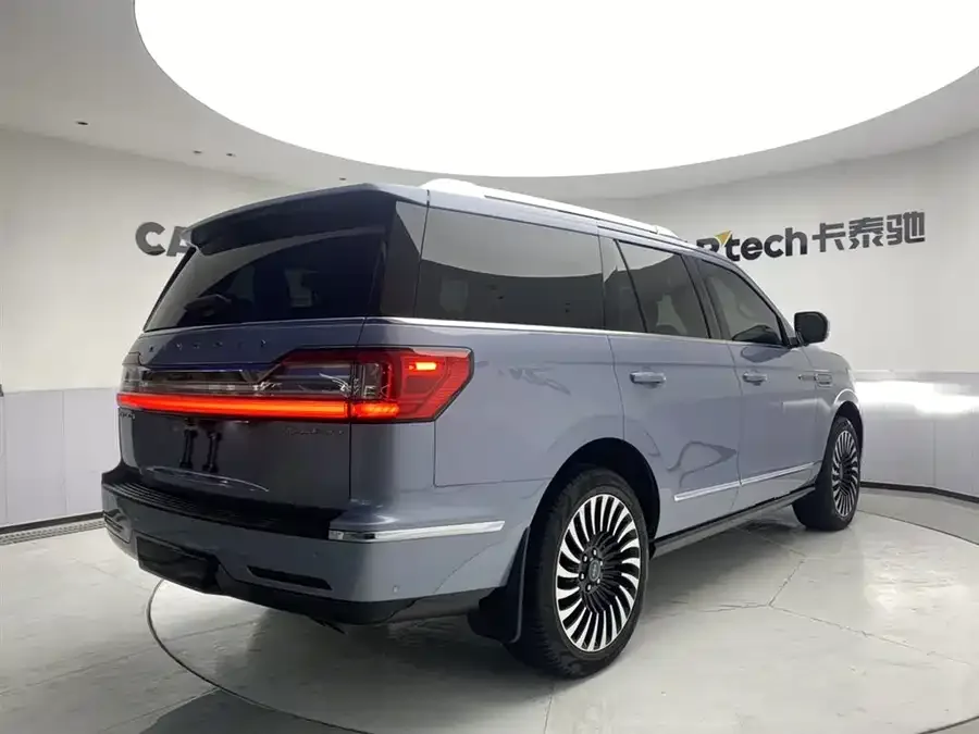 Lincoln Navigator Navigator 2020 3.5T President Series 2023 — миниатюра 2